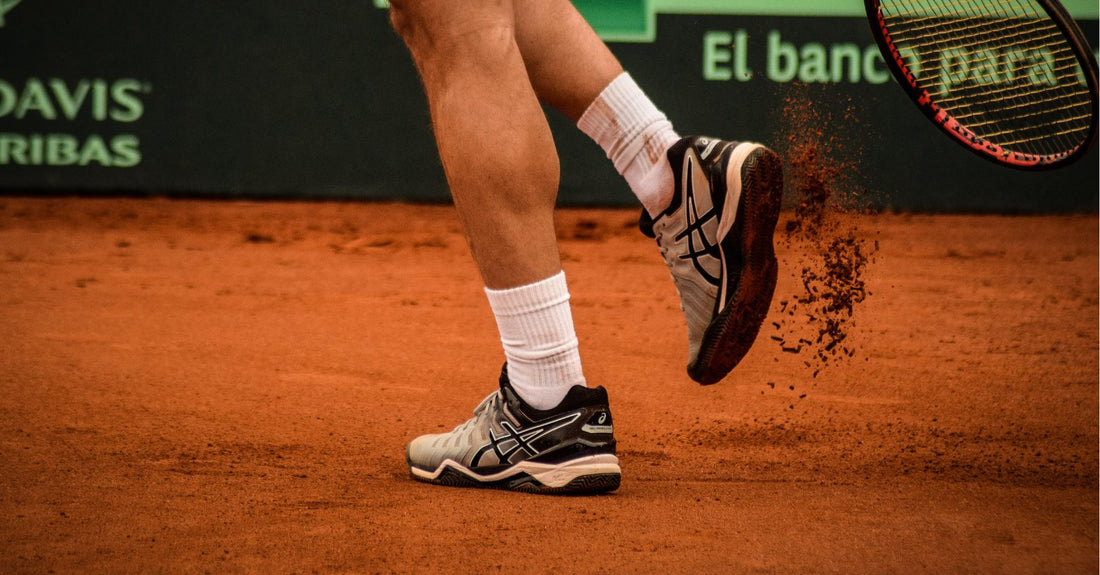 Het verschil tussen tennisschoenen en padelschoenen